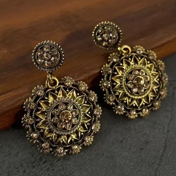 Vintage Gold Floral Earrings – Antique Statement Boho Jewelry - Picture 4 of 8